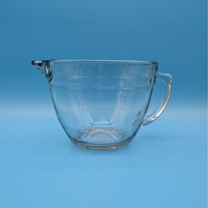 The Pampered Chef Large (8 Cups) Glass Measuring Bowl made in USA